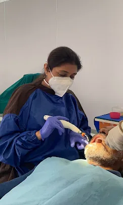 Dr. Puja Bansal treating a patient’s tooth at the Viman Nagar clinic