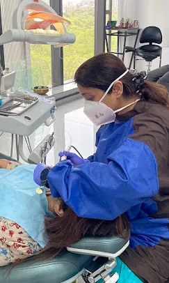 Dr. Puja Bansal treating a patient at Prudent Dental Clinic, a short drive from Dhanori, Pune